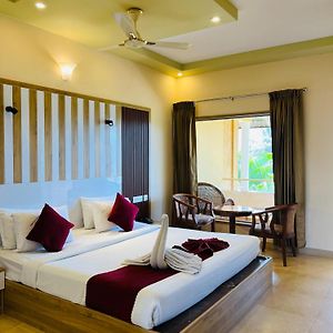 Karapuzha Village Resort